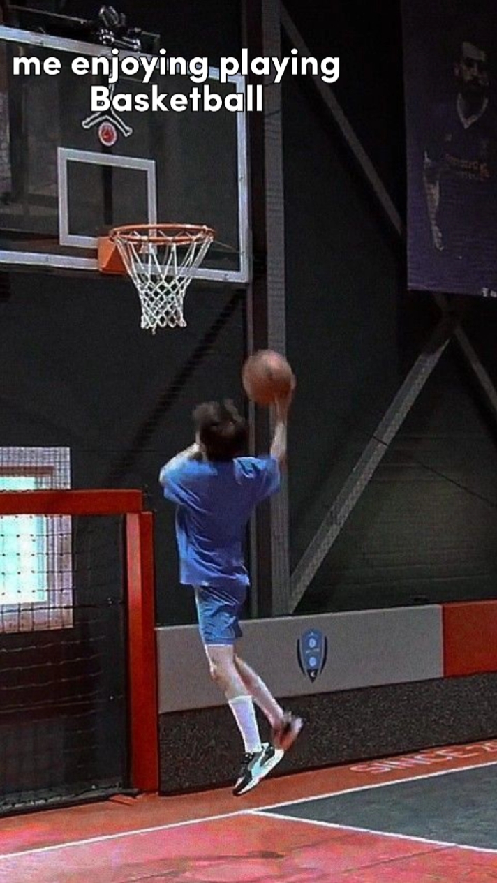 MOI JOUER AU BASKETBALL