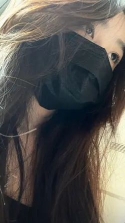 mẫu buồn 2 ảnh