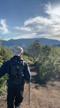 Langit biru terlihat