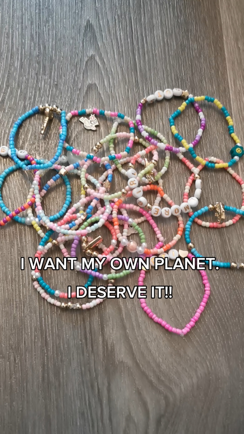 BRACELETS >>