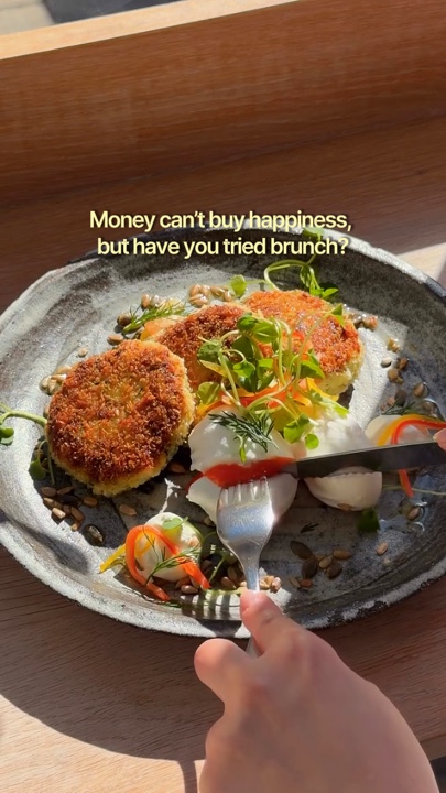 Kebahagiaan makan siang 
