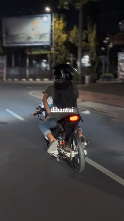 dihantui oleh bayang