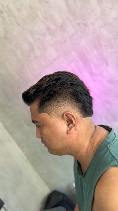 TRANSFORME DE COUPE DE CHEVEUX