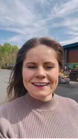 Chloe Buys Houses 