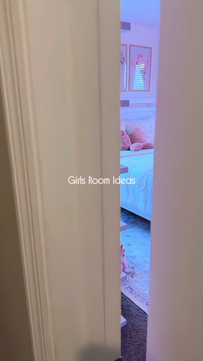 GIRLS ROOM