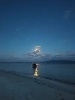 Luna en la playa