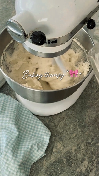 Baking cookies ˚.🎀༘⋆
