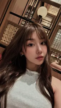 SENYUM MANIS NAN……..