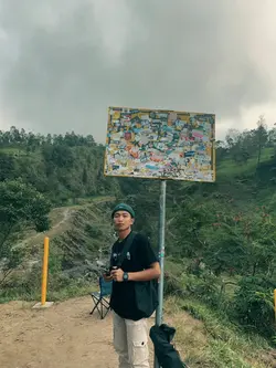 kamu sungguh terlalu