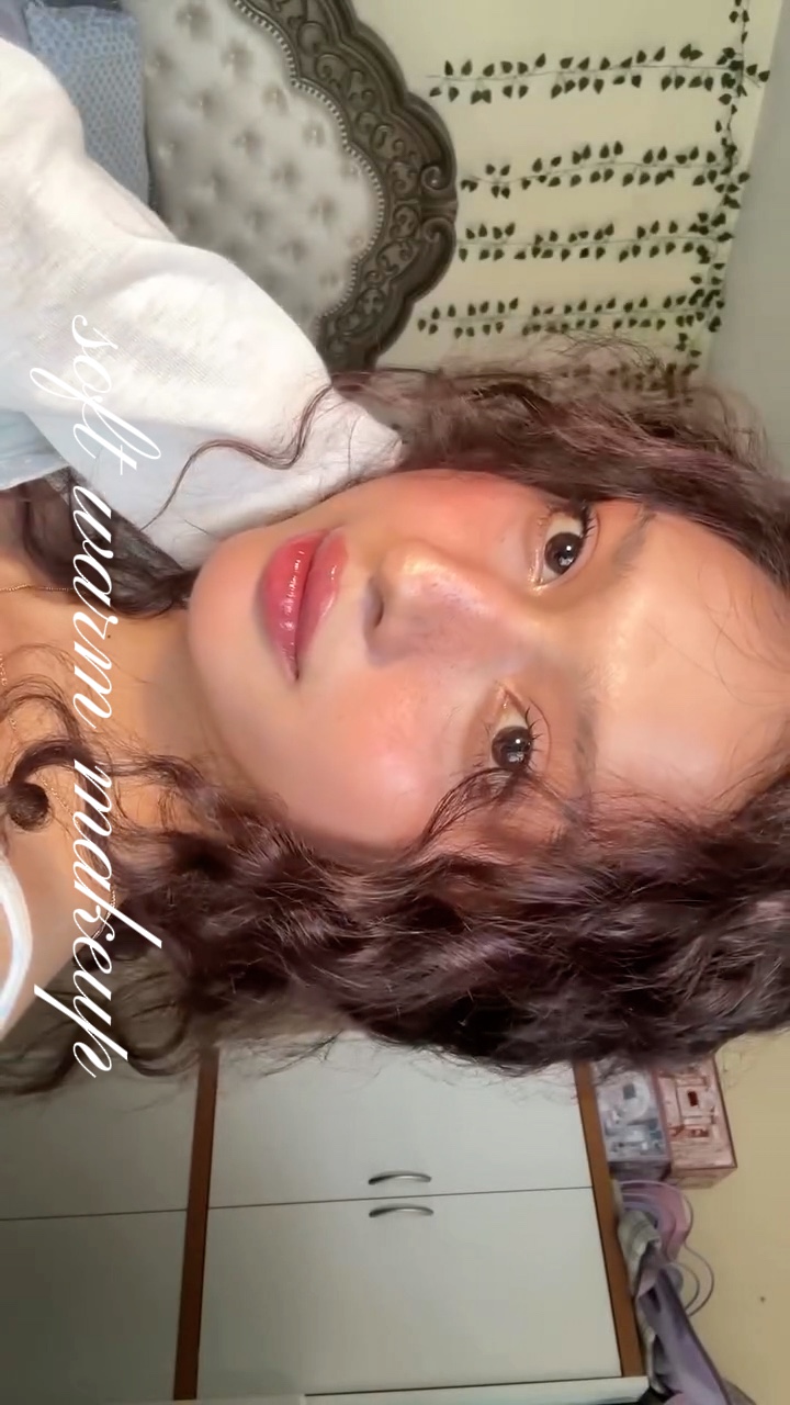 SOFT WARM MAKEUP