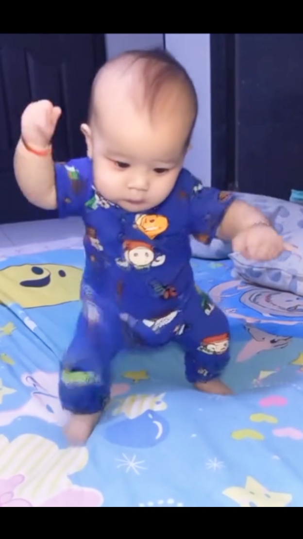 Bebé bailando Ai