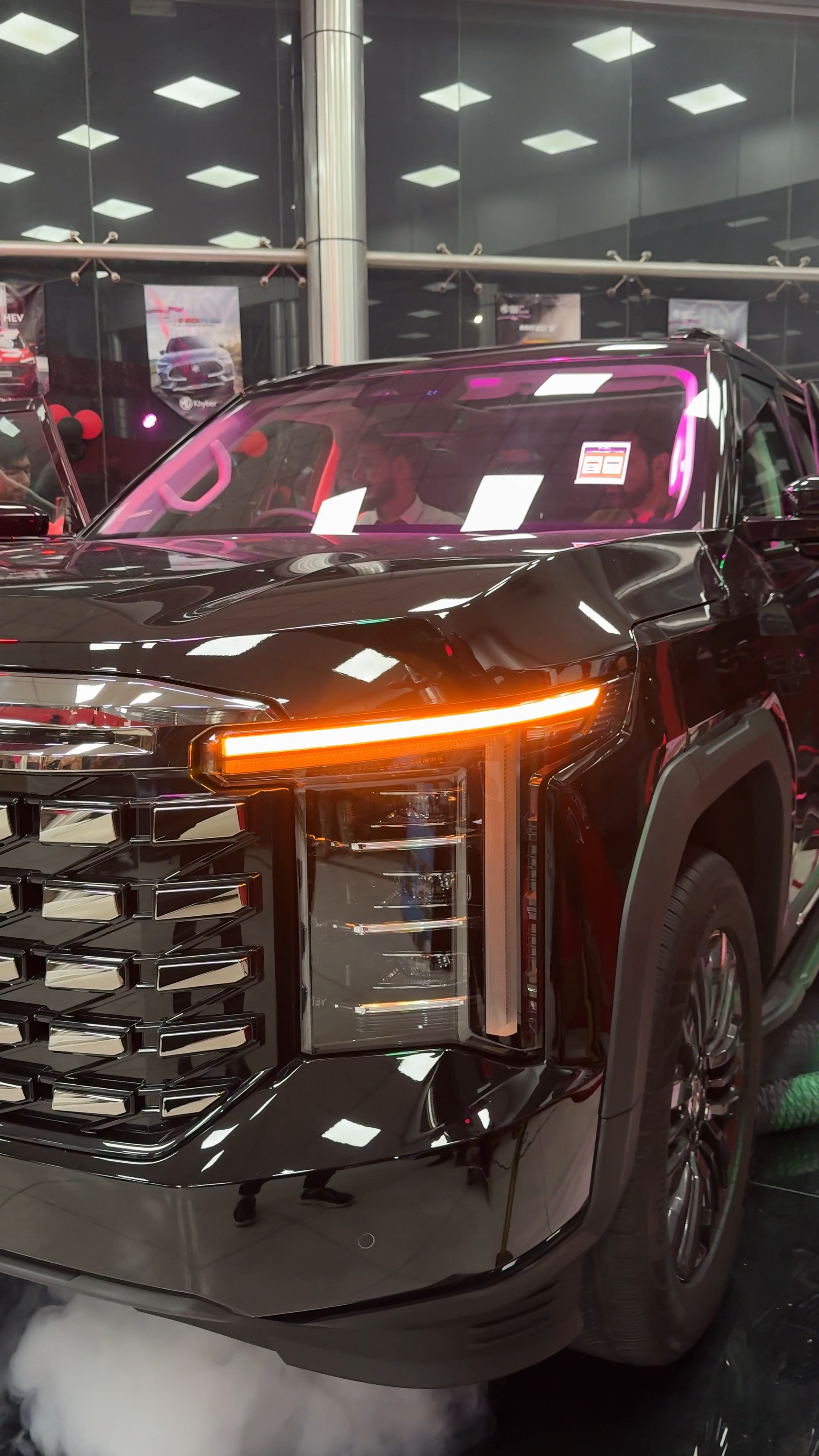 Pembukaan showroom mobil