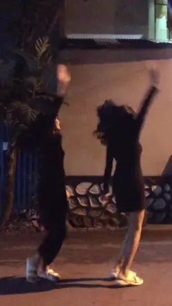 1 video 16 photo