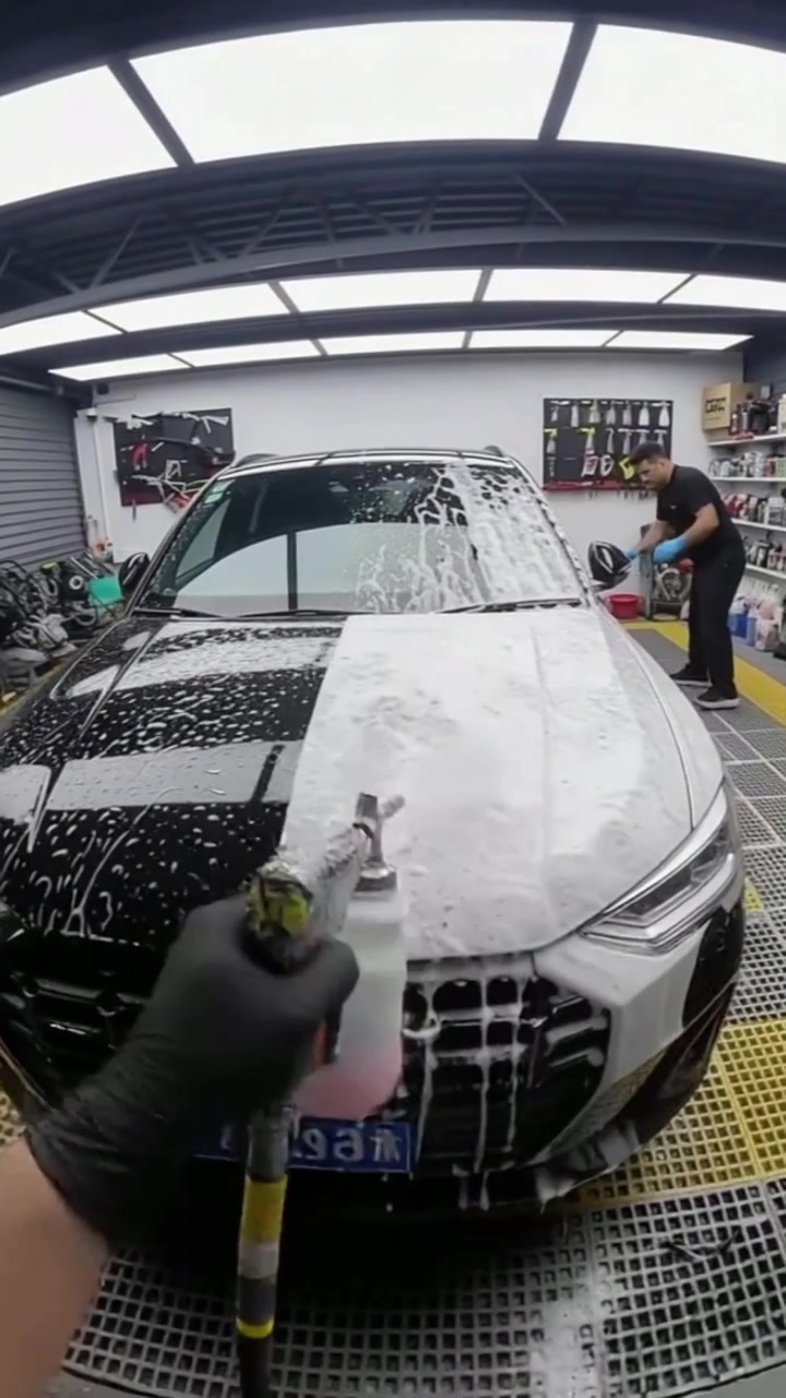Foam-to-Gloss Car Reveal