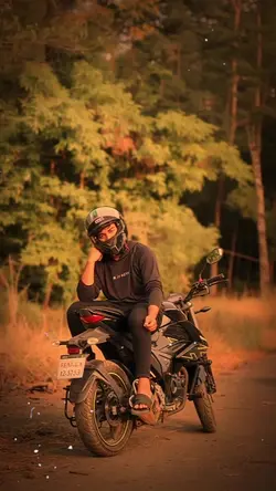 Ride & Pose: Urban Moto Edit