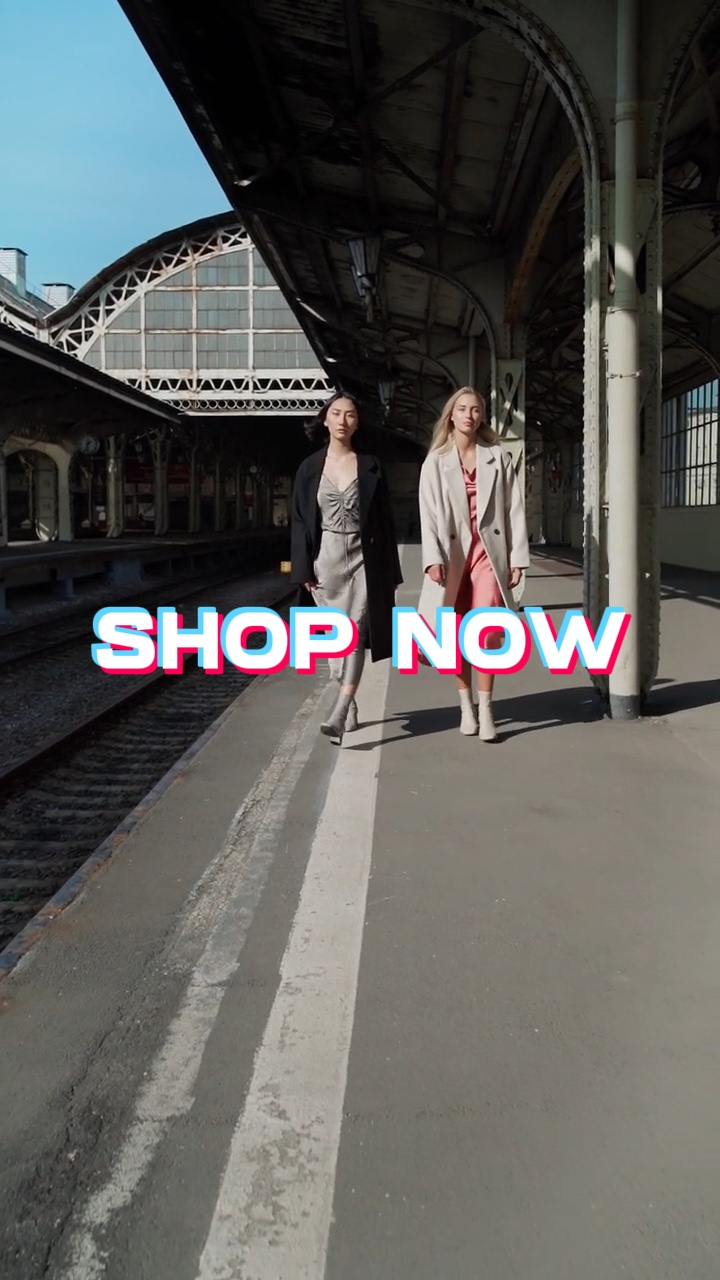 Frau Mode Display tiktok Stil