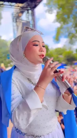 FAUZANA LAGU MINANG