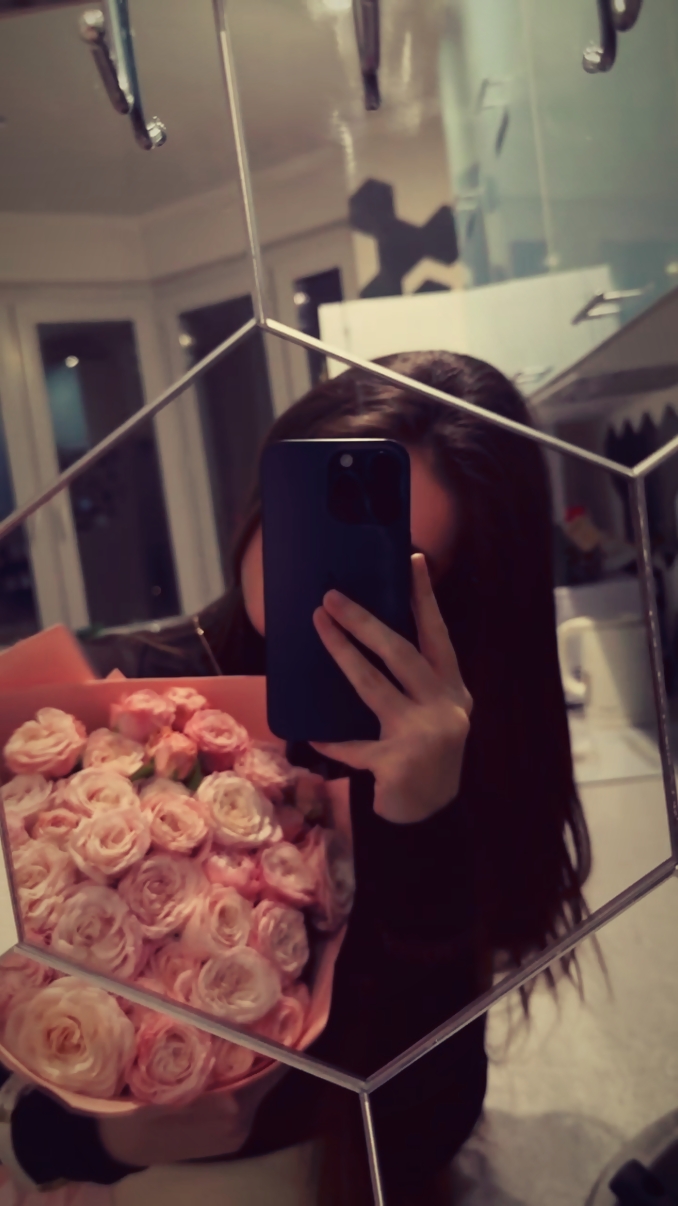 Me compró flores. 
