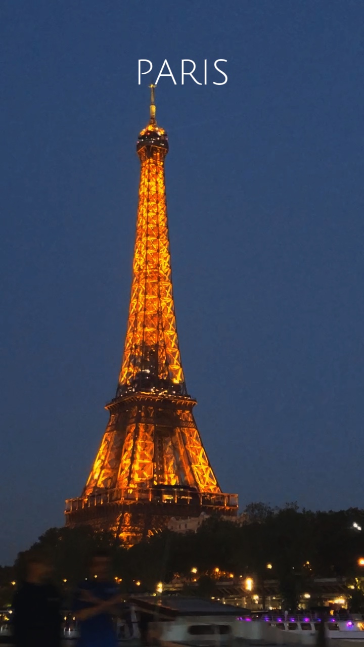 PARIS 🎶